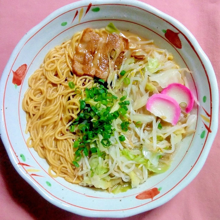 野菜たっぷり柚子胡椒と豚骨醤油ラーメン